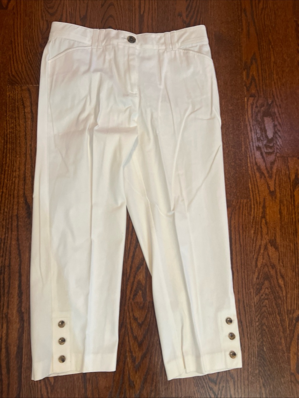 Counterparts White Capri Pants Button Accents Cotton Pockets Size 10